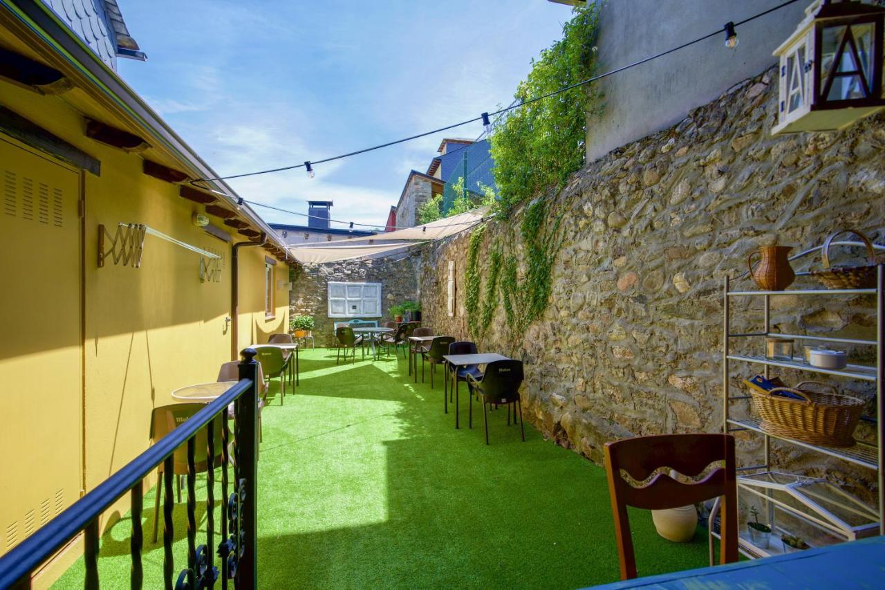Micro-Hostal La Puerta Del Perdon Villafranca Del Bierzo Luaran gambar