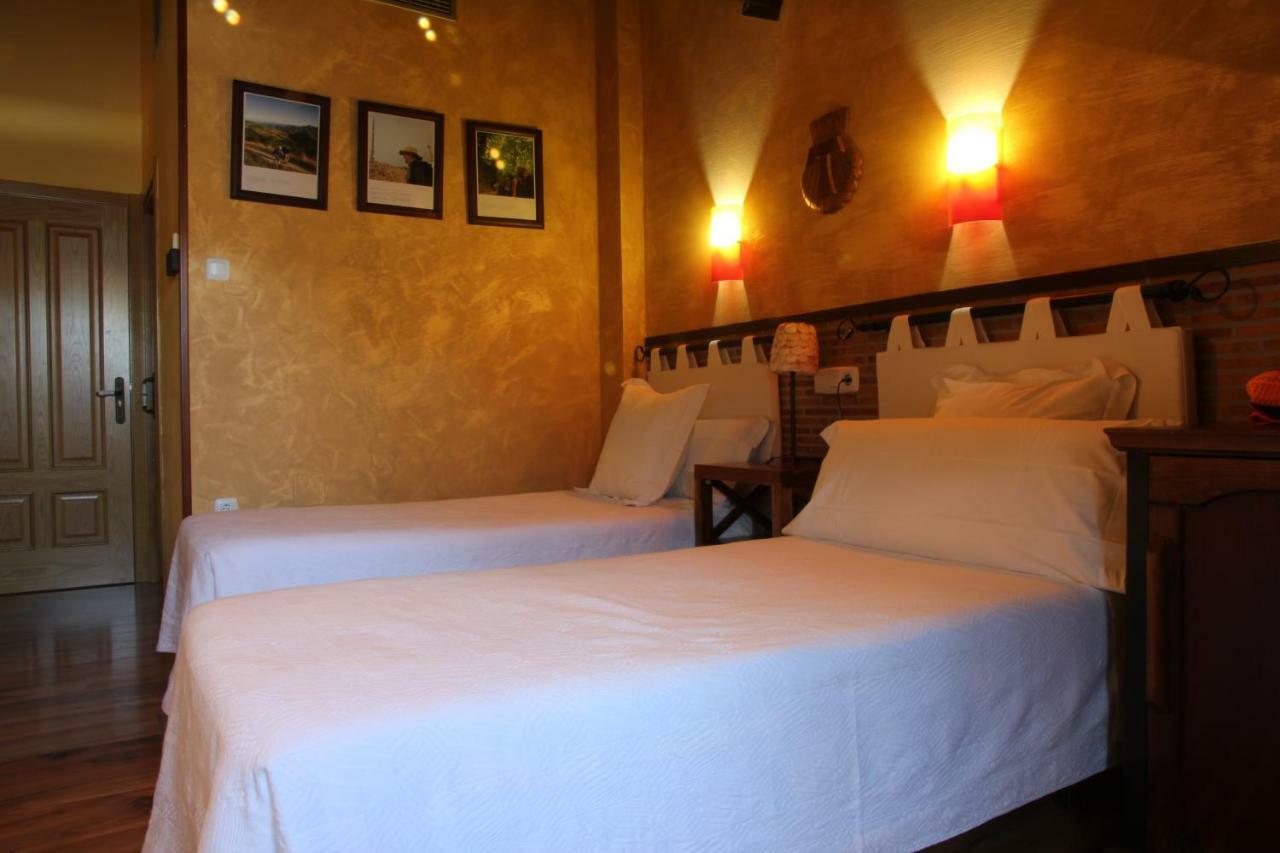 Micro-Hostal La Puerta Del Perdon Villafranca Del Bierzo Luaran gambar
