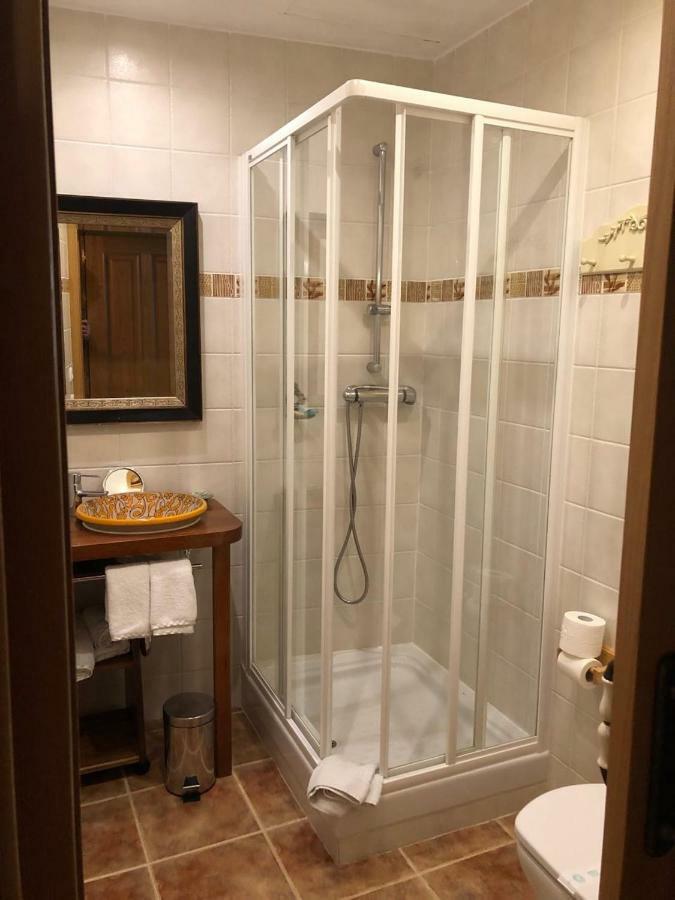 Micro-Hostal La Puerta Del Perdon Villafranca Del Bierzo Luaran gambar