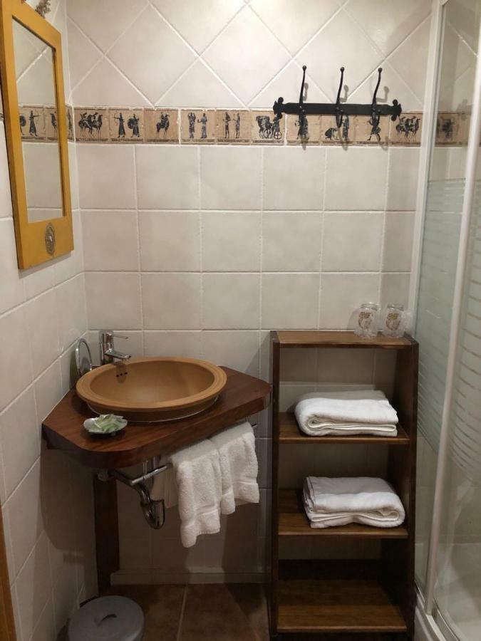Micro-Hostal La Puerta Del Perdon Villafranca Del Bierzo Luaran gambar