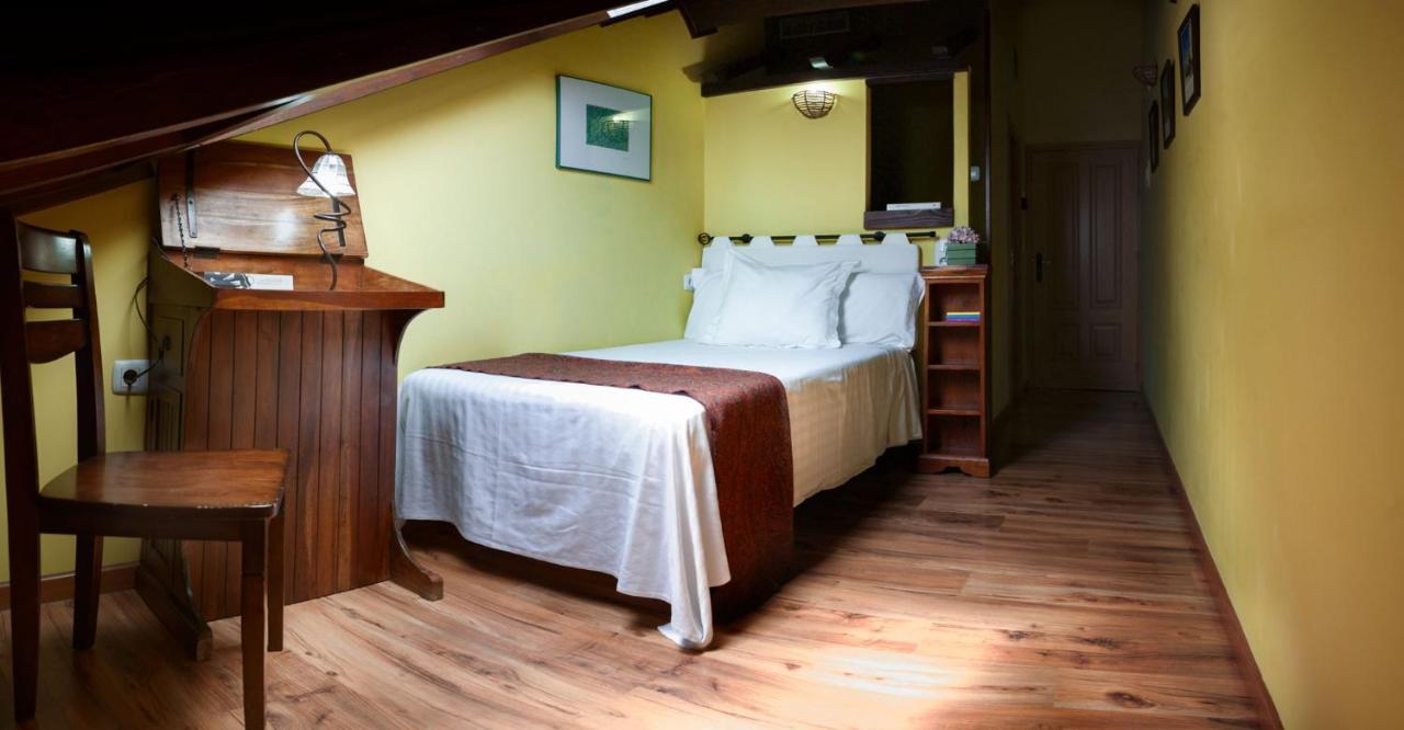 Micro-Hostal La Puerta Del Perdon Villafranca Del Bierzo Luaran gambar
